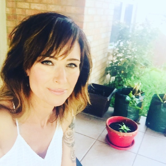 Meet your Posher, Ez - Picture 3 of 12